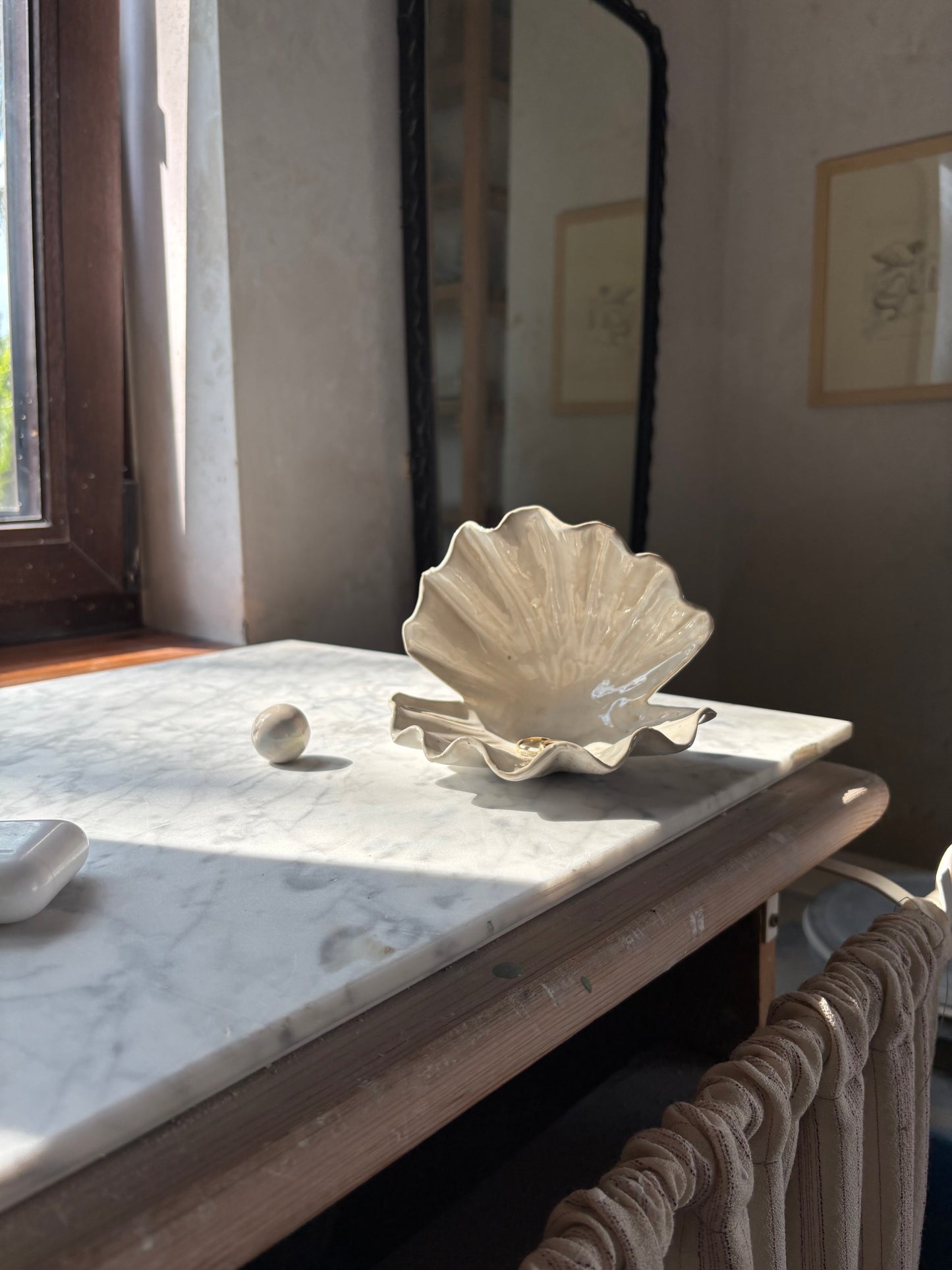 Shell Jewelry Vault Pearl White