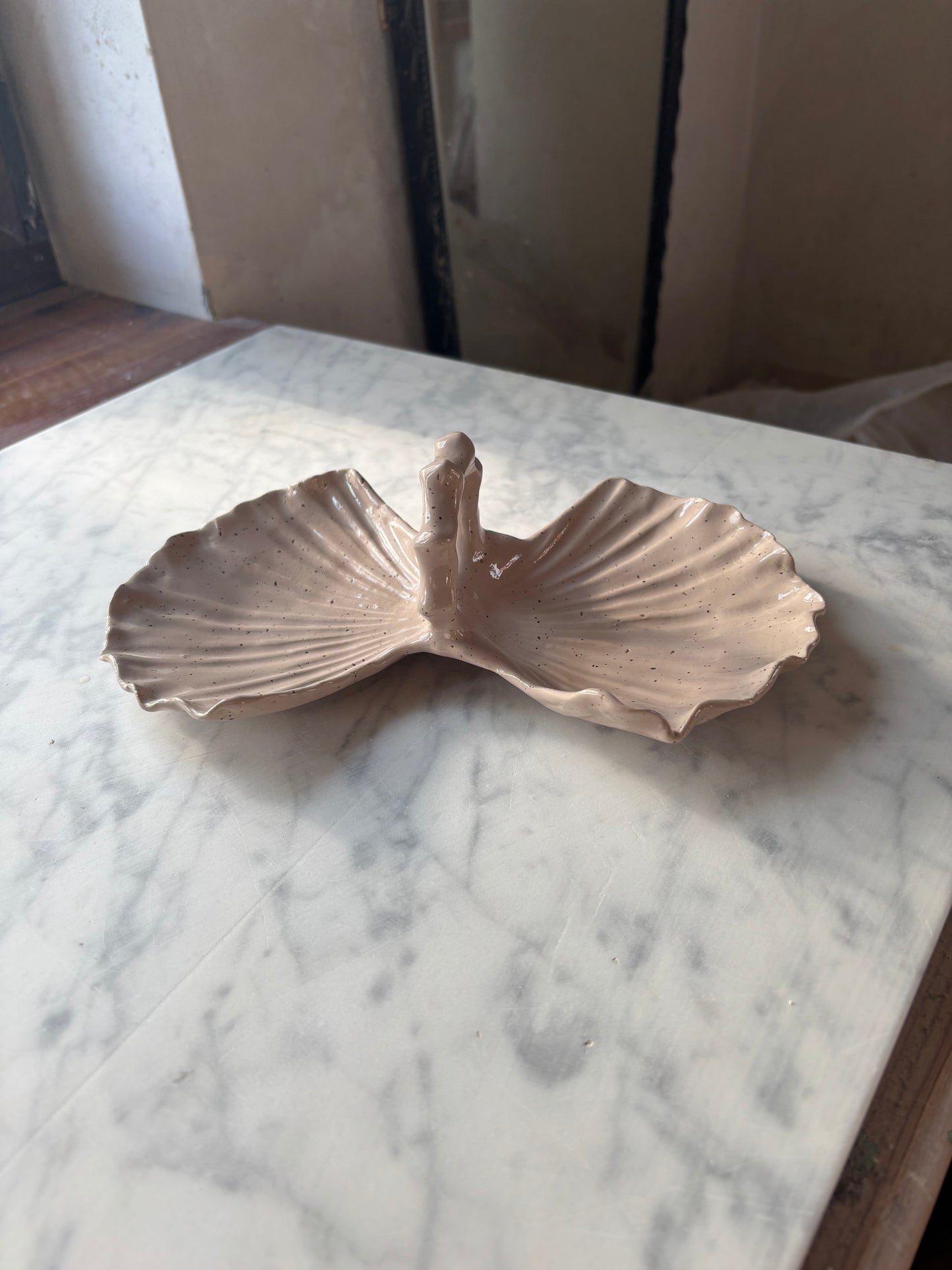 Ceramiczny Talerzyk Podwójna Muszla na Przekąski Freckled Lilac
