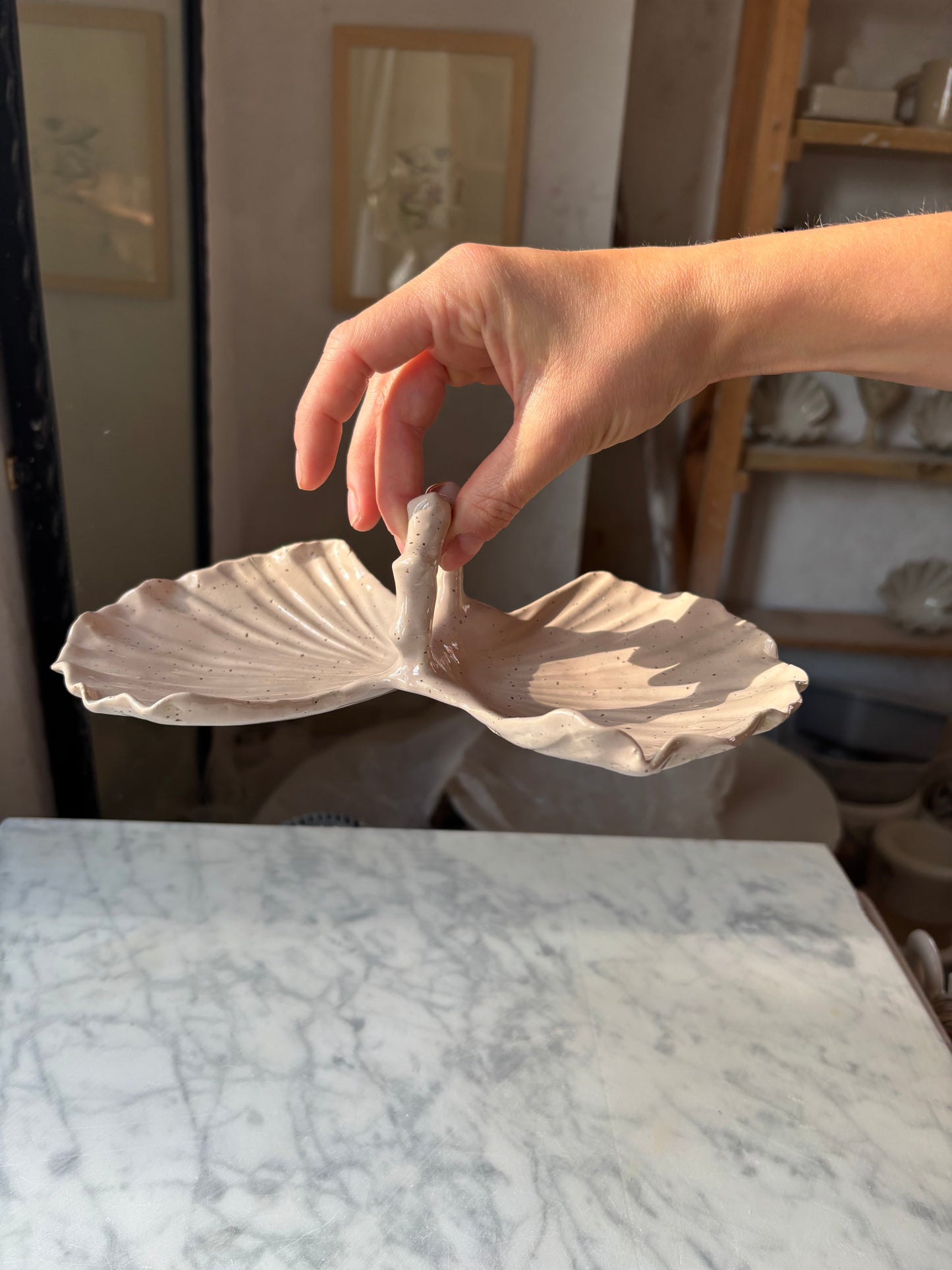 Ceramiczny Talerzyk Podwójna Muszla na Przekąski Freckled Lilac