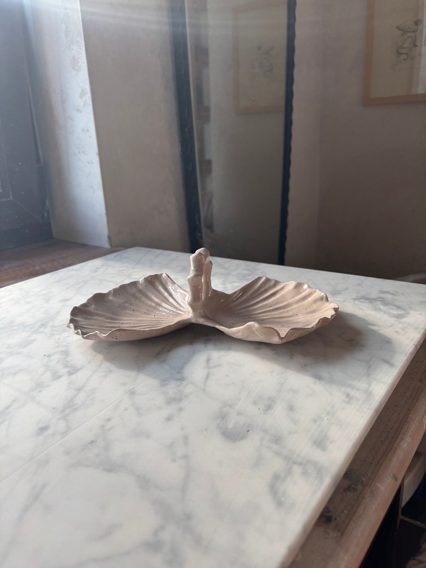 Ceramiczny Talerzyk Podwójna Muszla na Przekąski Freckled Lilac