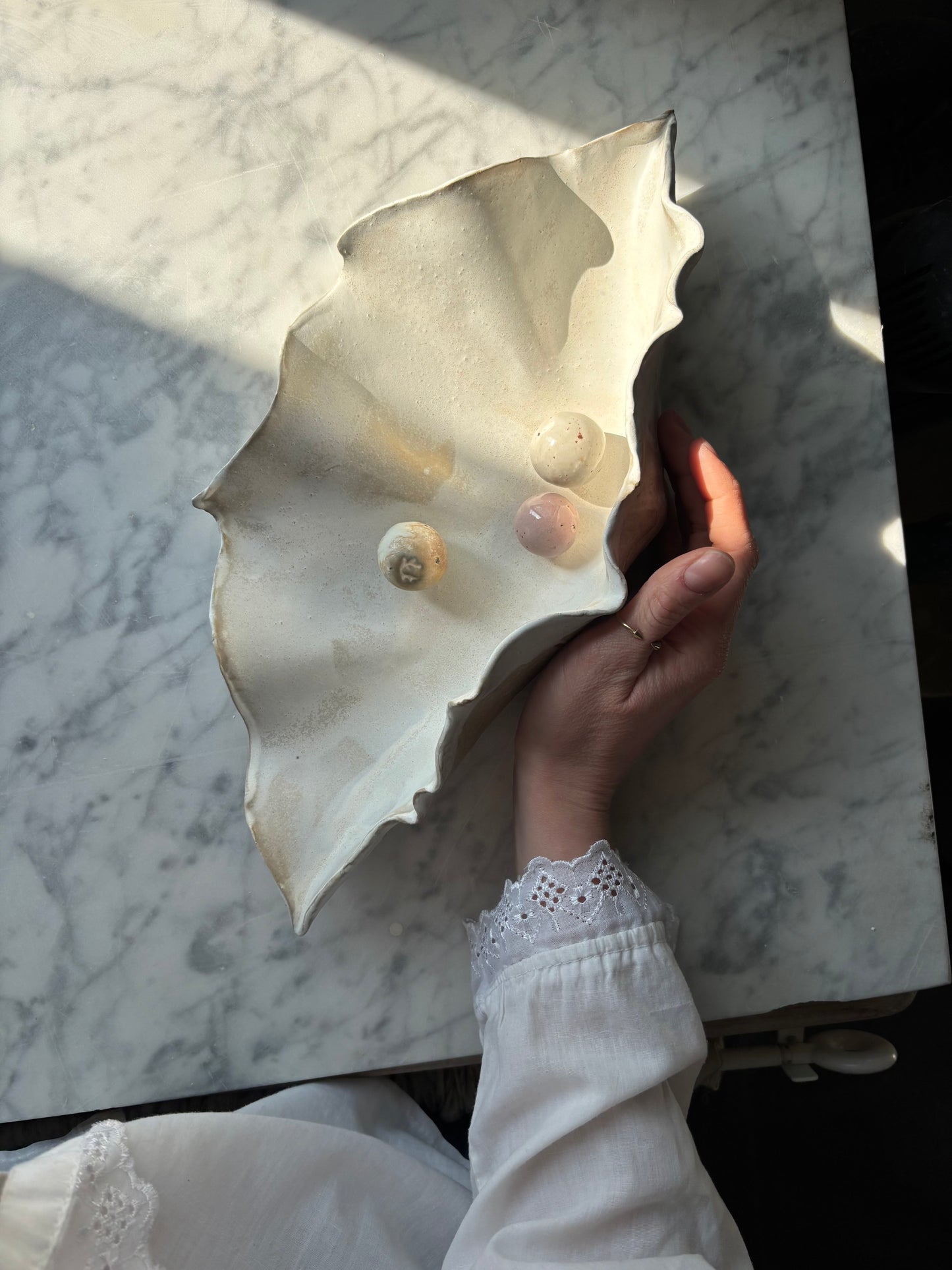 Ceramiczna Rzeźba Muszla na Biżuterię XL Milky Romantic