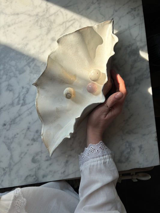 Ceramiczna Rzeźba Muszla na Biżuterię XL Milky Romantic