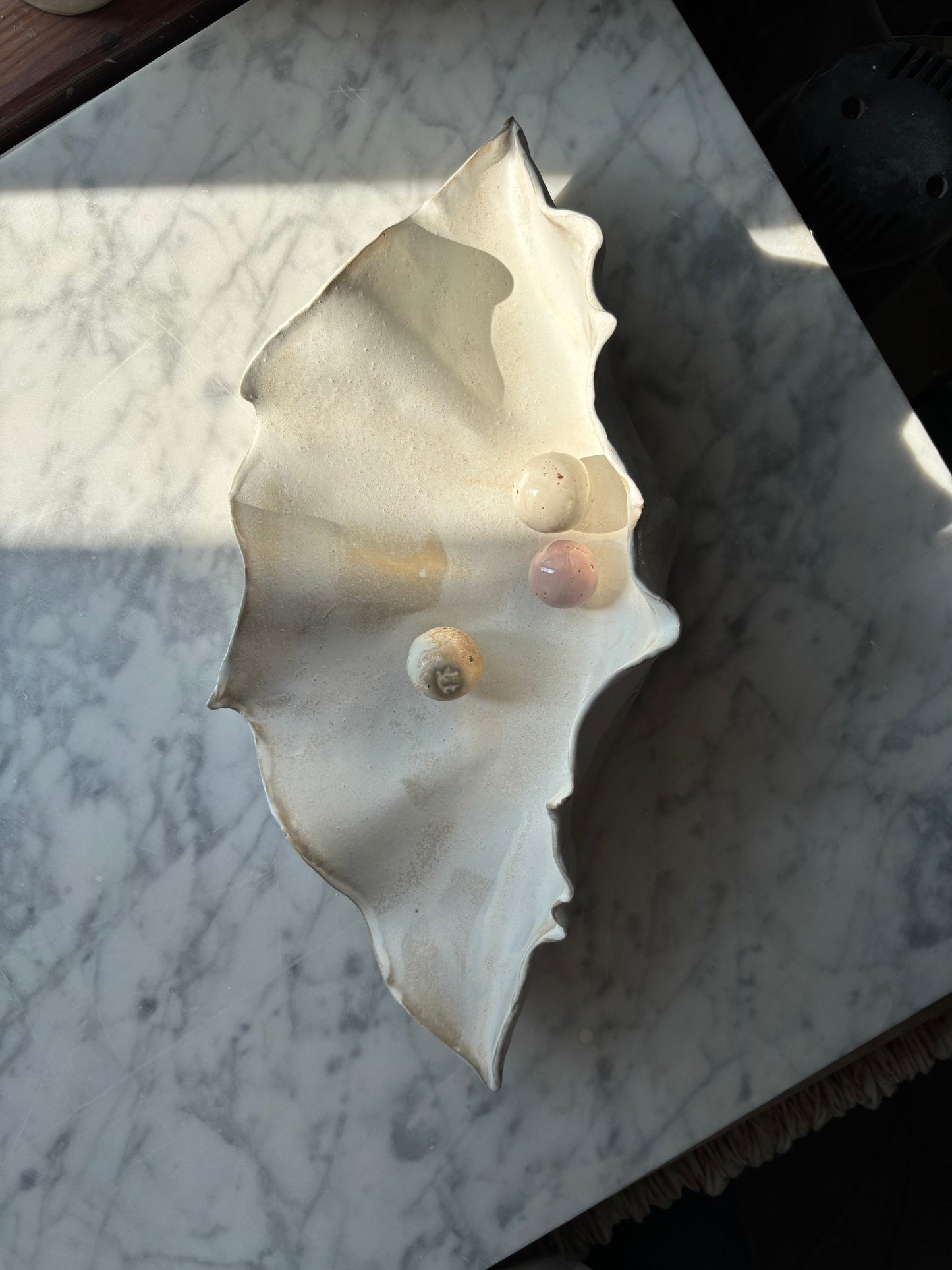 Ceramiczna Rzeźba Muszla na Biżuterię XL Milky Romantic