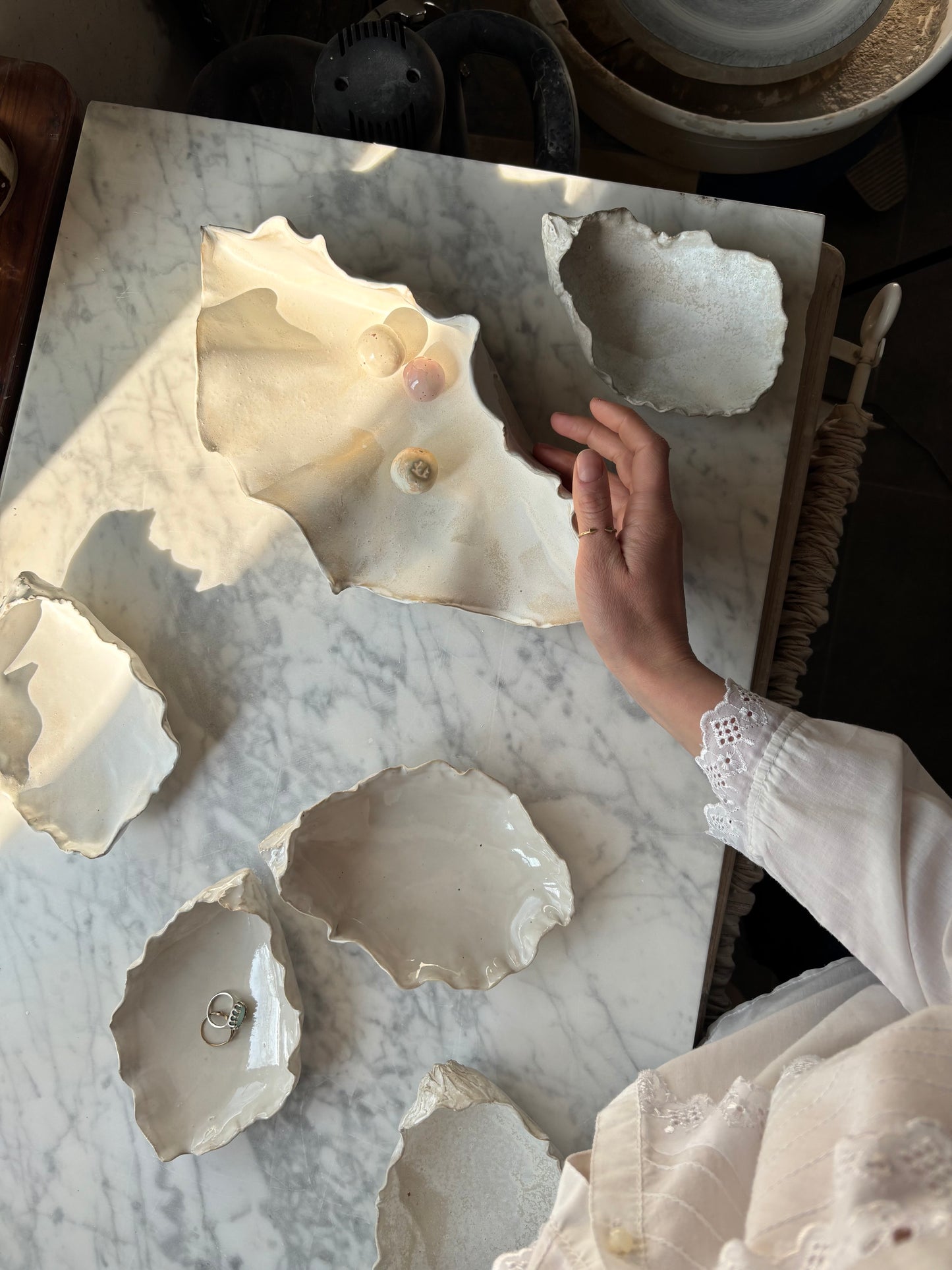 Ceramiczna Rzeźba Muszla na Biżuterię XL Milky Romantic