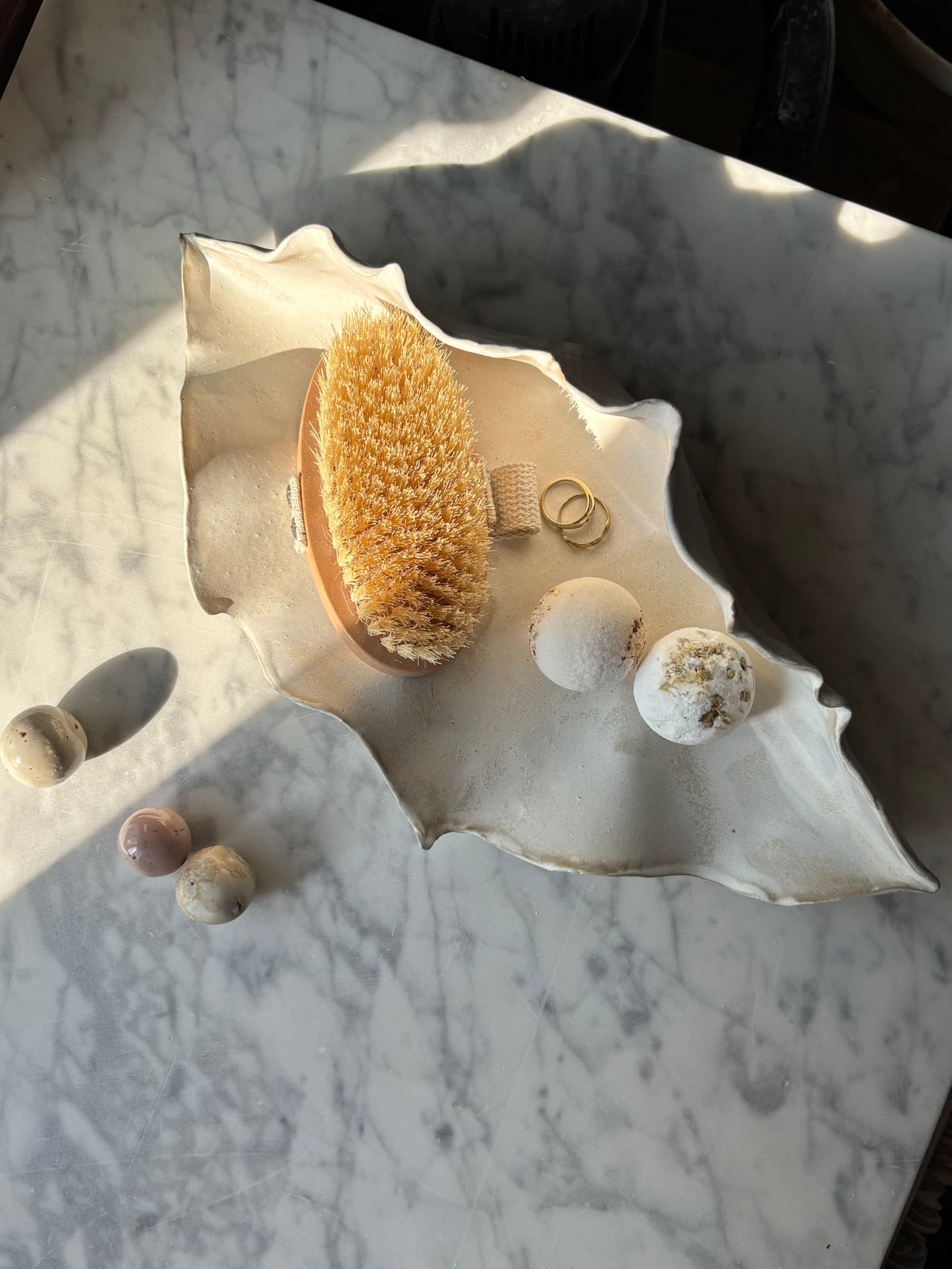 Ceramiczna Rzeźba Muszla na Biżuterię XL Milky Romantic