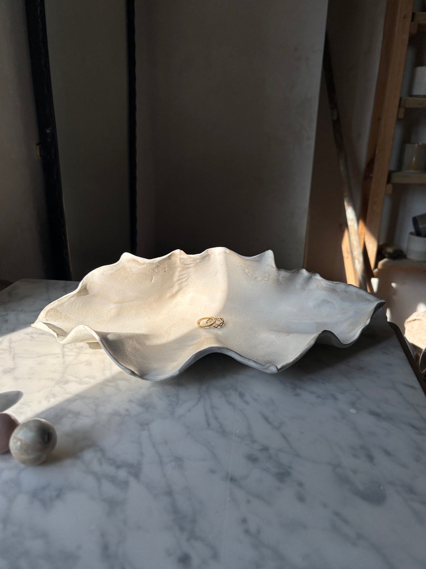Ceramiczna Rzeźba Muszla na Biżuterię XL Milky Romantic