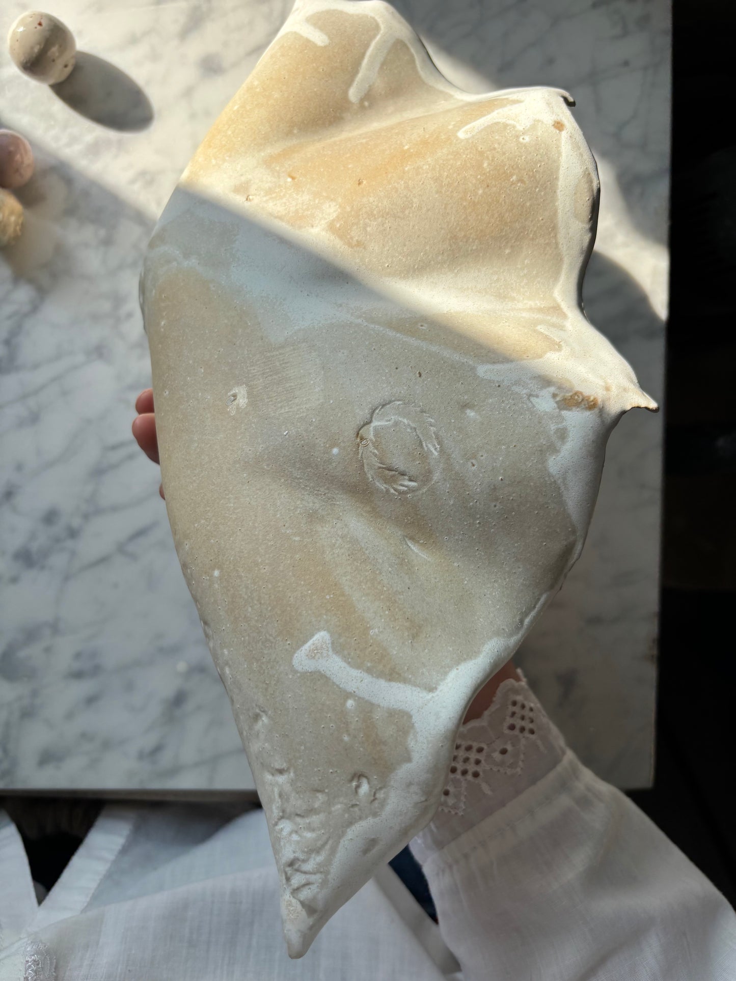 Ceramiczna Rzeźba Muszla na Biżuterię XL Milky Romantic