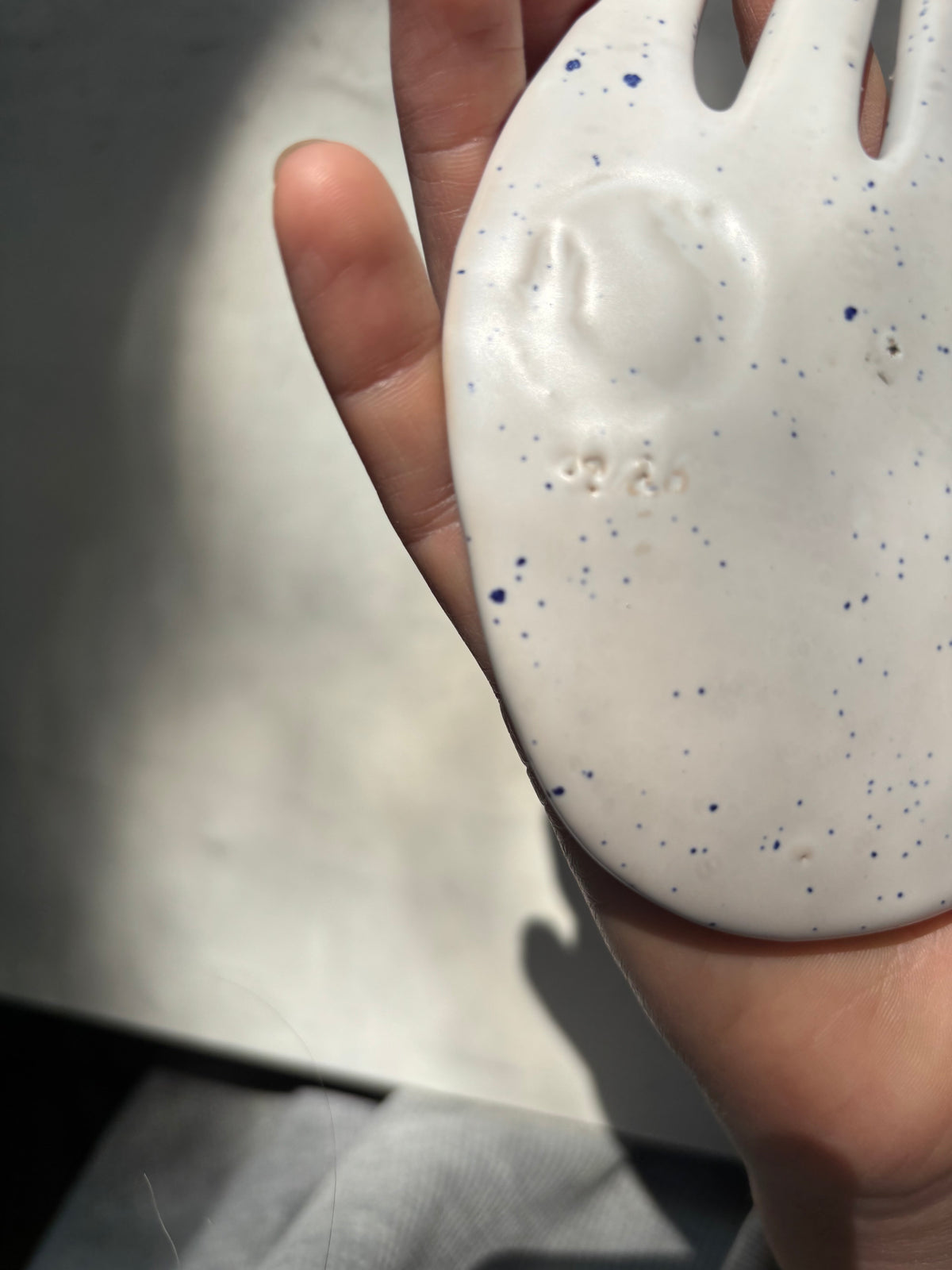 Ceramiczna Dłoń na Biżuterię 17/26 Blue Dots