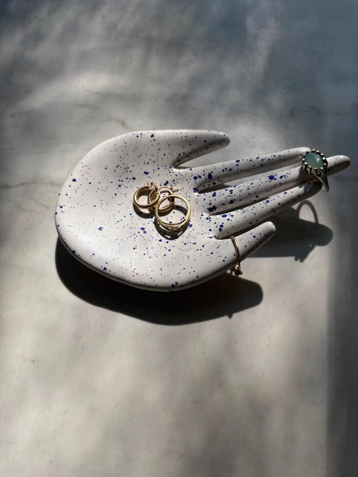 Ceramiczna Dłoń na Biżuterię 2/26 Blue Dots