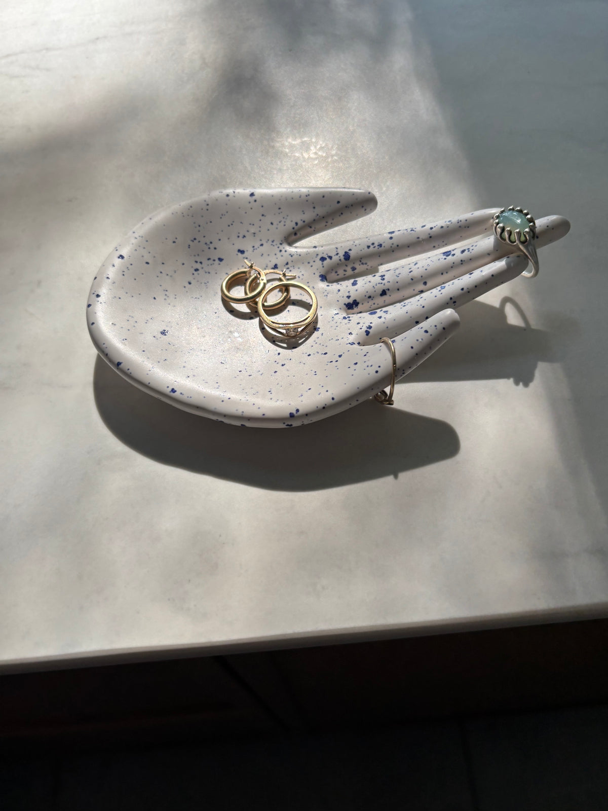 Ceramiczna Dłoń na Biżuterię 2/26 Blue Dots
