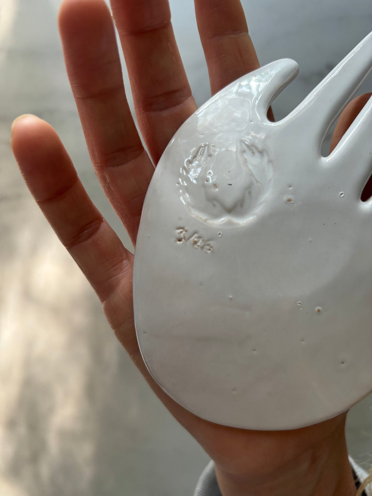 Ceramiczna Dłoń na Biżuterię 3/26 Golden Dots
