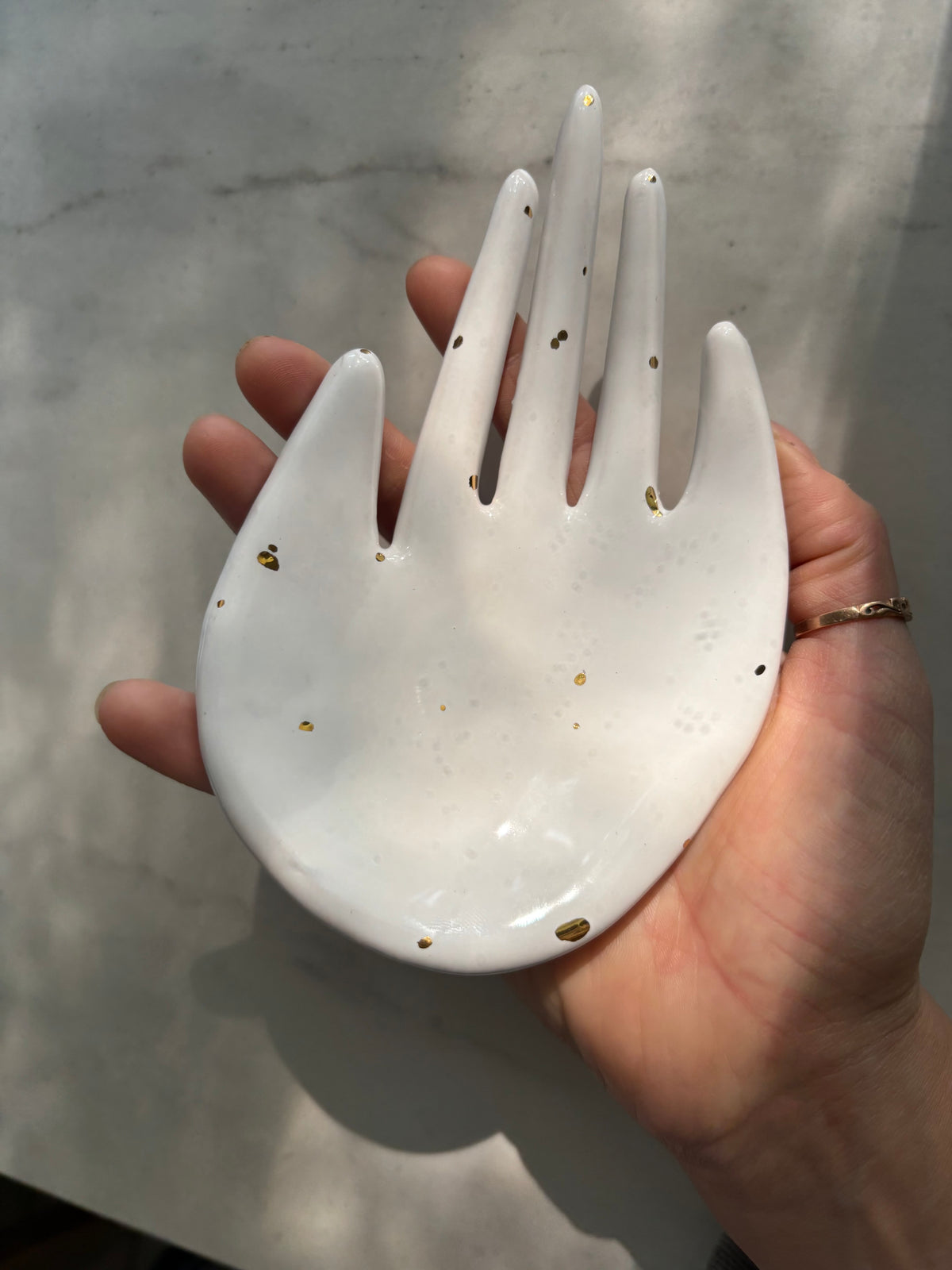 Ceramiczna Dłoń na Biżuterię 15/26 Golden Dots