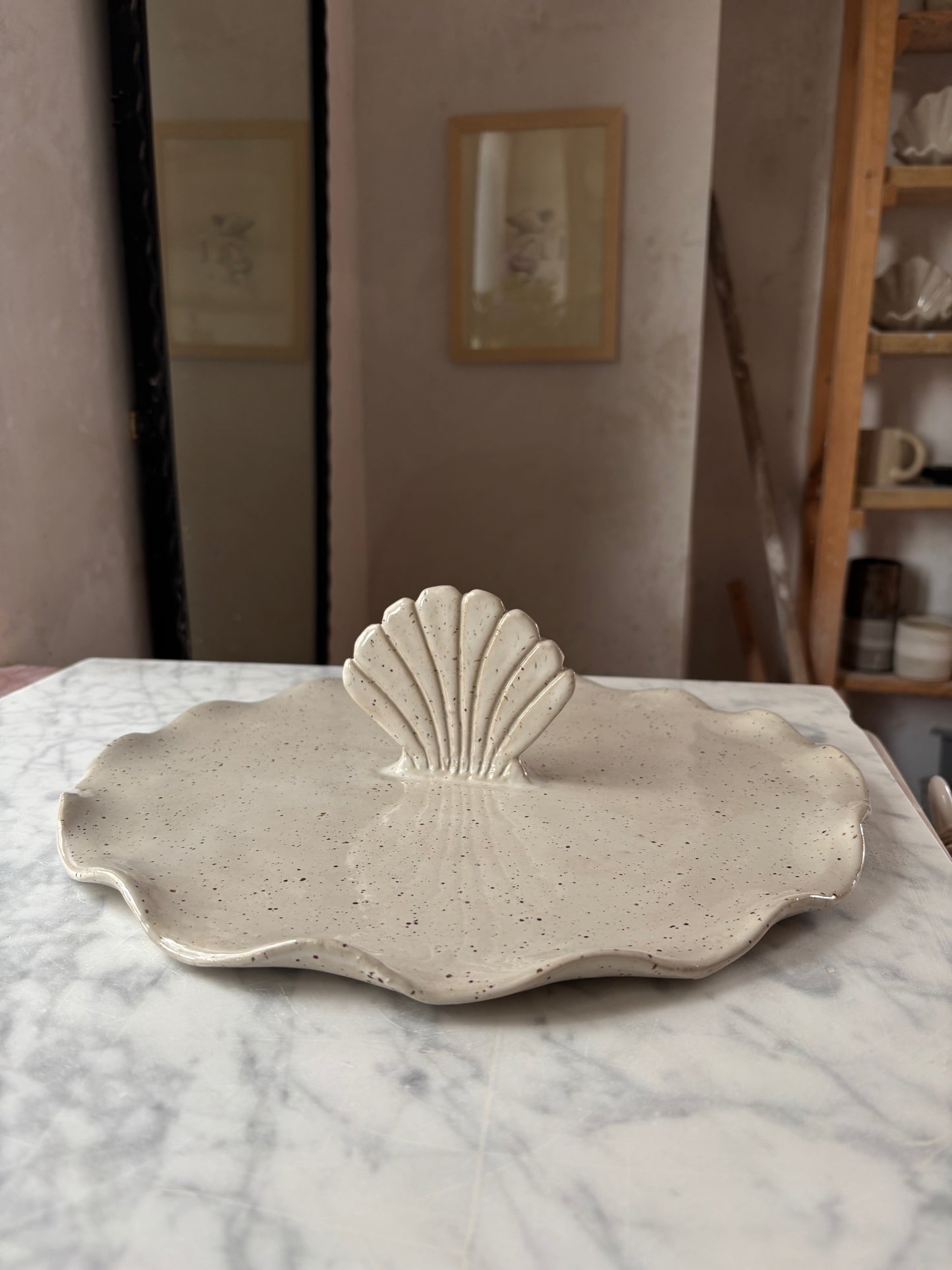 Zestaw Ceramiczna Patera na Ciasto z Muszlą XXL & 4 Talerzyki Freckled Pearl White (Kopia)