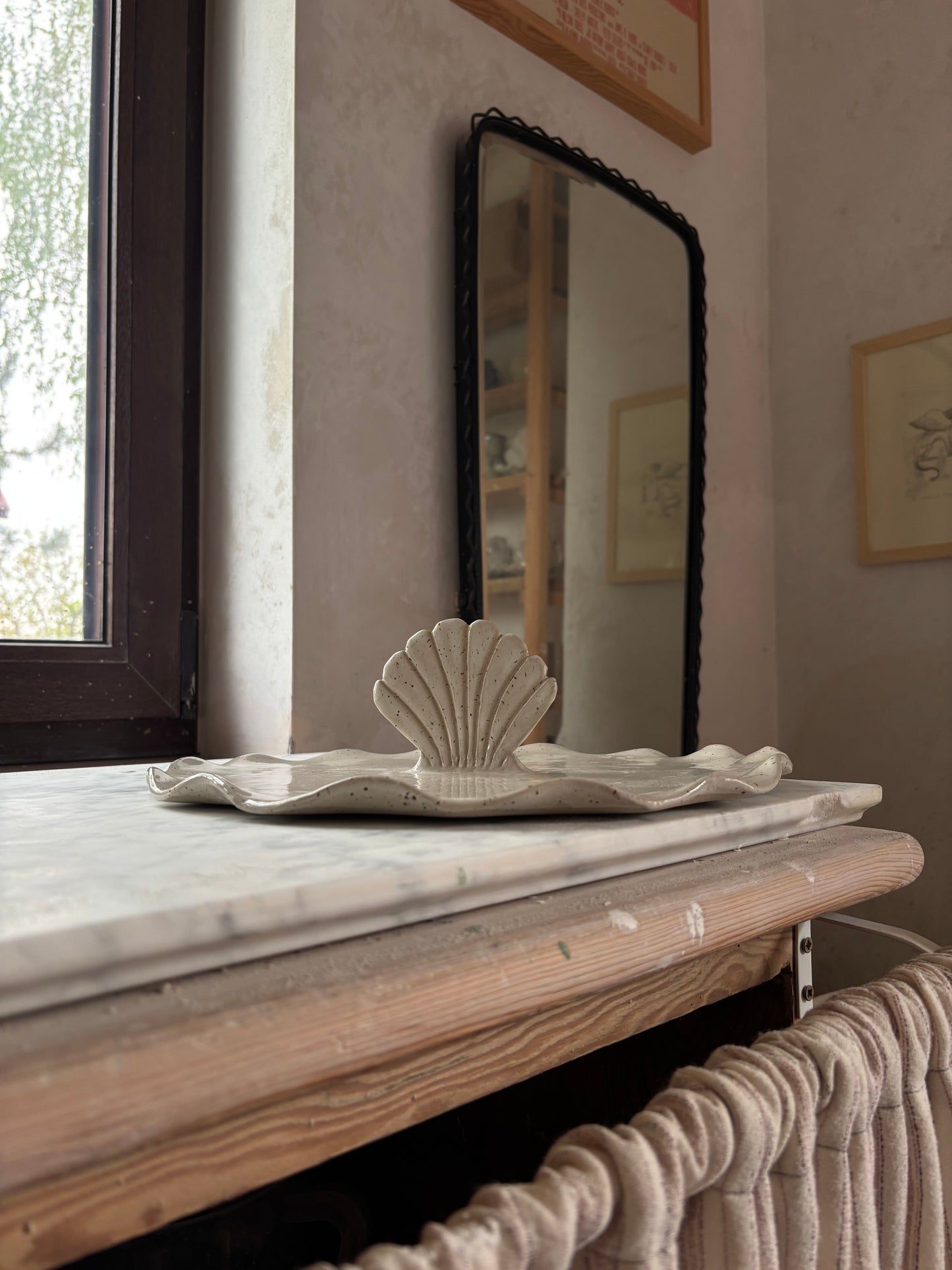 Ceramiczna Patera na Ciasto z Muszlą XXL Freckled Pearl White