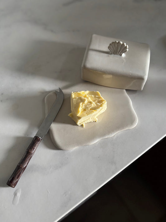 Ceramiczna Maselnica z uchwytem Muszlą Pearl White