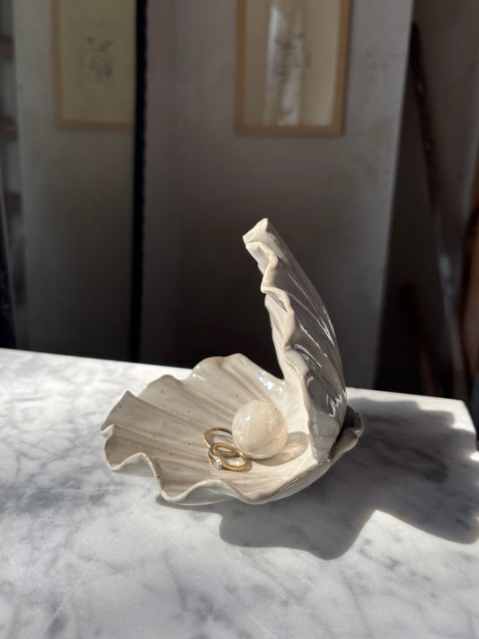 Ceramiczna Podwójna Muszla na Biżuterię Freckled Pearl White
